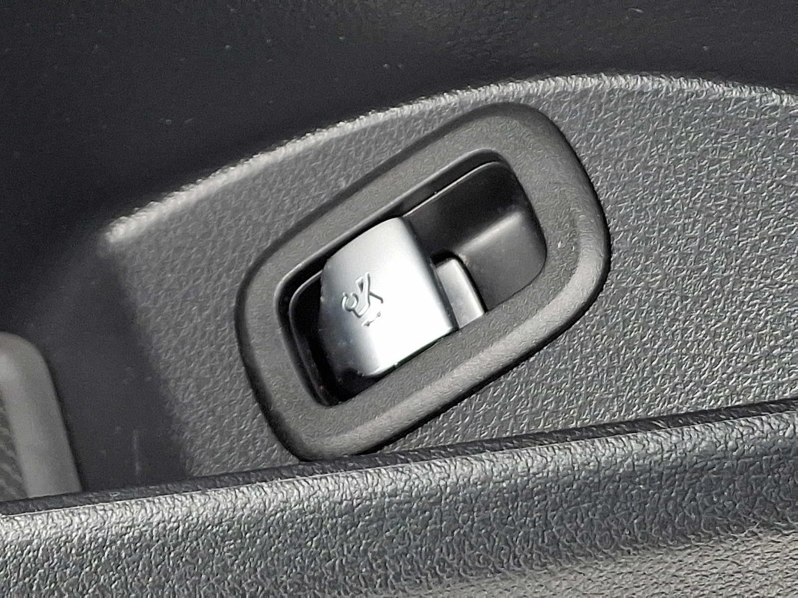 Used 2024 Mercedes-Benz GLC 300 4MATIC image 28