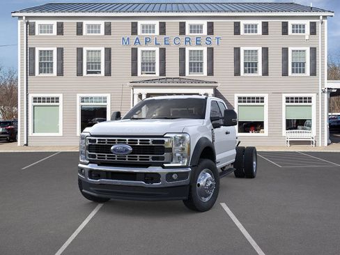 New 2025 Ford F550 4x4 SuperCab Super Duty image 2