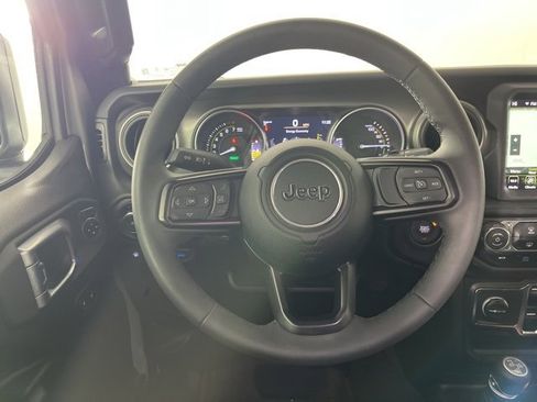 Used 2023 Jeep Wrangler Unlimited w/ Sun & Screen Package image 8