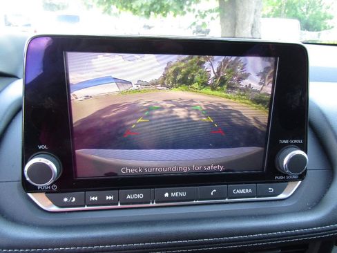 Used 2024 Nissan Rogue S AWD/4WD image 13