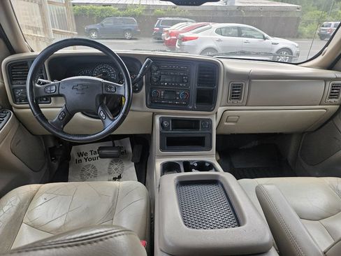 Used 2005 Chevrolet Suburban LT w/ Preferred Equipment Group AWD/4WD image 11