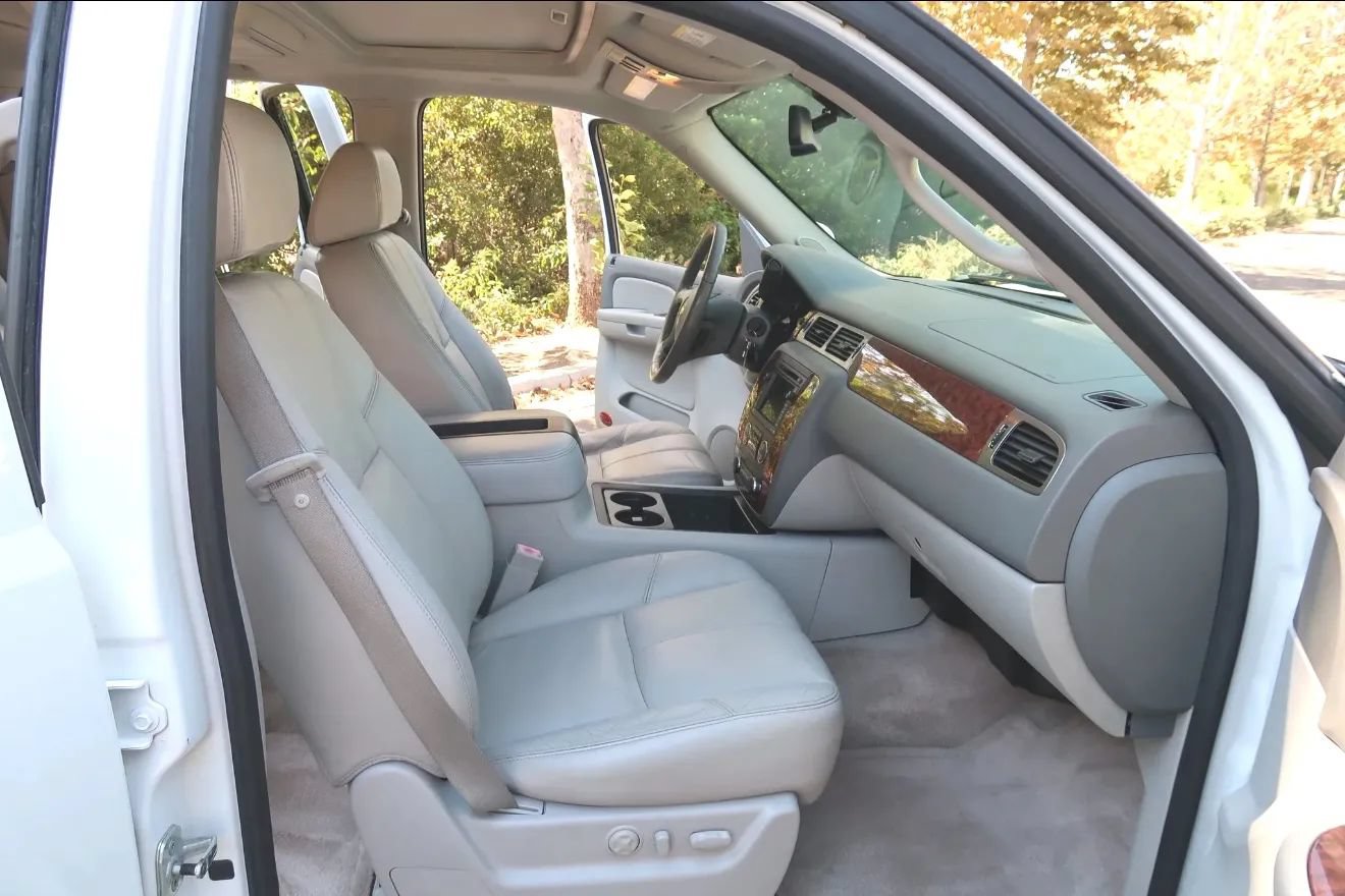 Used 2007 Chevrolet Suburban LTZ w/ LTZ Preferred Equipment Group RWD image 25
