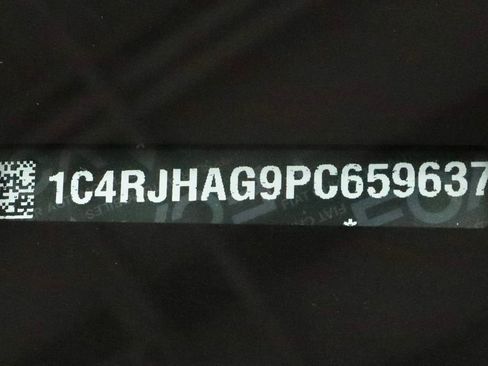 Used 2023 Jeep Grand Cherokee Altitude image 35