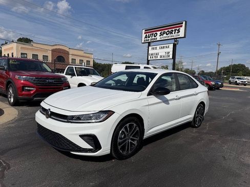 Used 2025 Volkswagen Jetta Sport FWD image 1