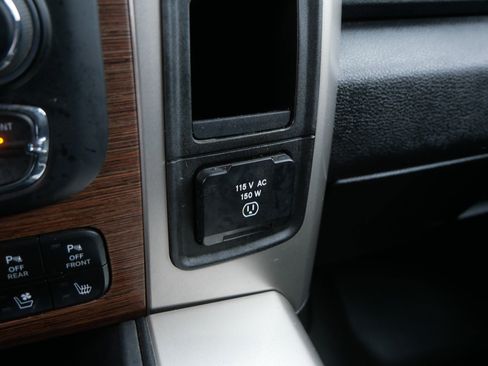 Used 2017 RAM 1500 Laramie w/ Convenience Group image 31