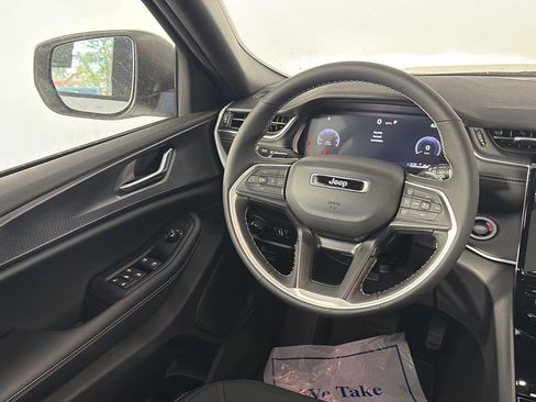 New 2026 Jeep Grand Cherokee L 4WD image 8