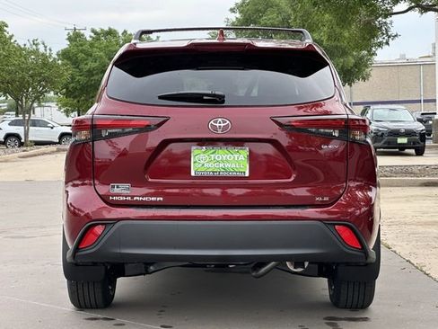 New 2026 Toyota Highlander XLE image 4