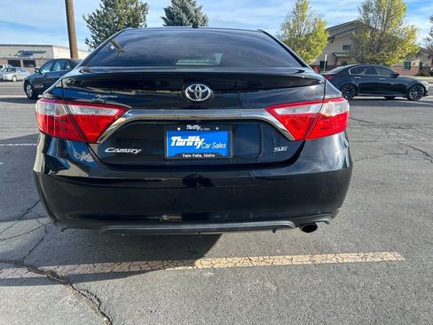 Used 2016 Toyota Camry SE w/ Moonroof Package FWD image 6