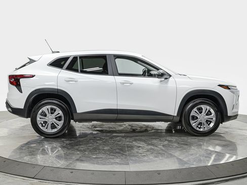 Used 2025 Chevrolet Trax LS FWD image 8