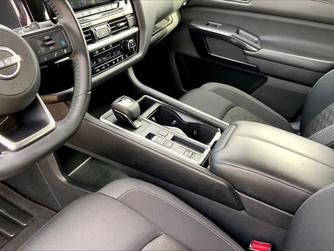Used 2024 Nissan Pathfinder SV FWD image 16