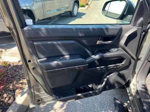 Certified 2025 Toyota Tacoma Limited AWD/4WD image 11