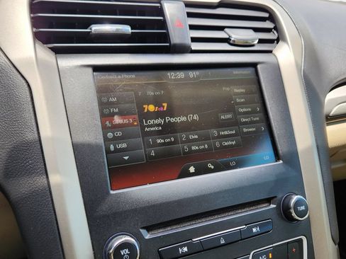 Used 2016 Ford Fusion SE FWD image 18