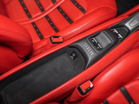 Used 2021 Ferrari F8 Tributo RWD image 43