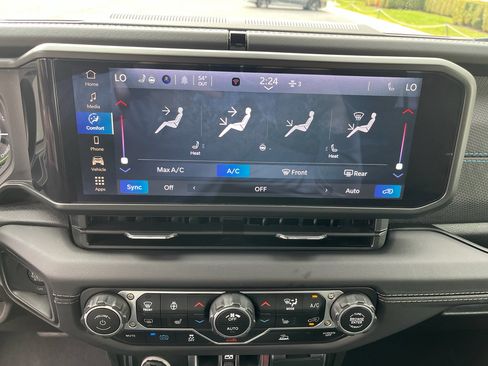 Used 2025 Jeep Wrangler Unlimited Rubicon 4xe w/ Convenience Group AWD/4WD image 22