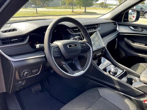 New 2025 Jeep Grand Cherokee L Altitude image 6
