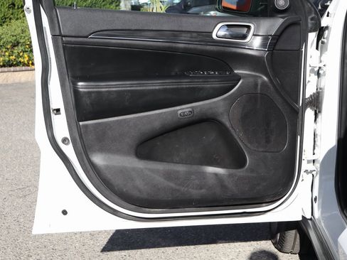 Used 2020 Jeep Grand Cherokee Limited image 14