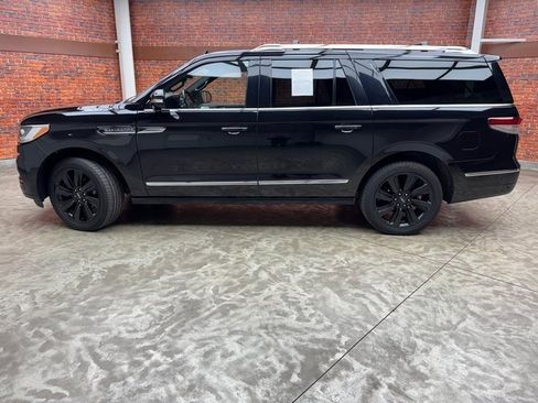 Used 2023 Lincoln Navigator L Reserve image 2