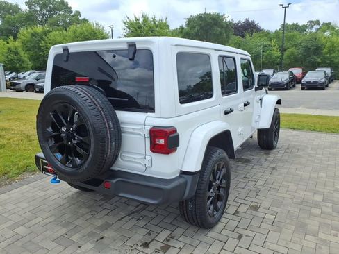 Used 2022 Jeep Wrangler Unlimited Sahara w/ Cold Weather Group AWD/4WD image 8