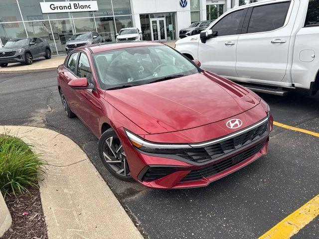 Used 2024 Hyundai Elantra SEL FWD image 1