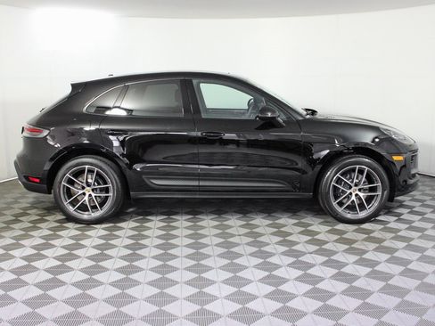 Used 2025 Porsche Macan image 8