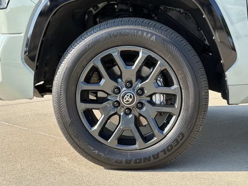 Used 2025 Toyota Tundra Platinum AWD/4WD image 10