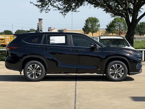 New 2026 Toyota Highlander XLE AWD/4WD image 3