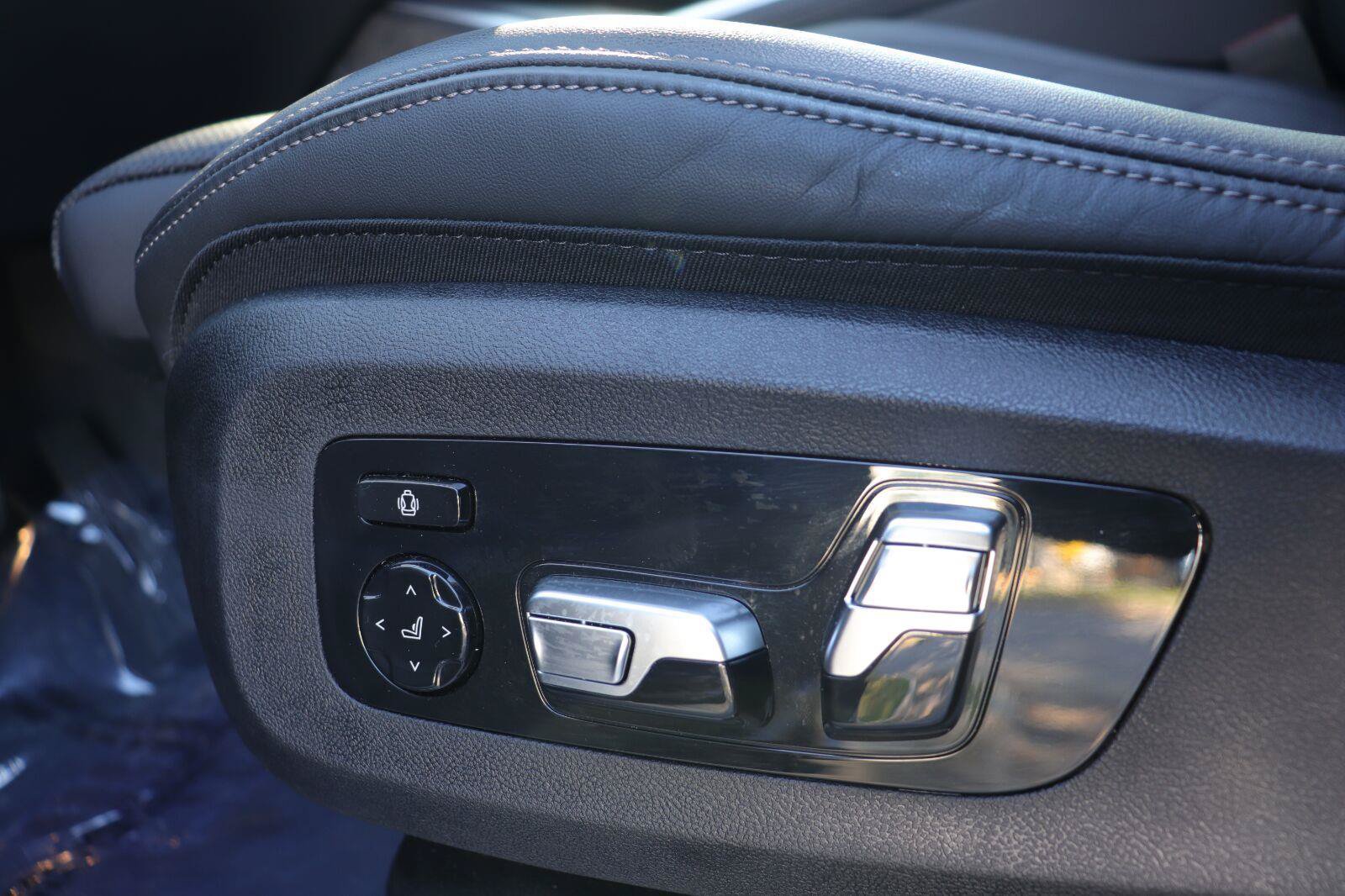 Used 2024 BMW X7 xDrive40i w/ Premium Package AWD/4WD image 28