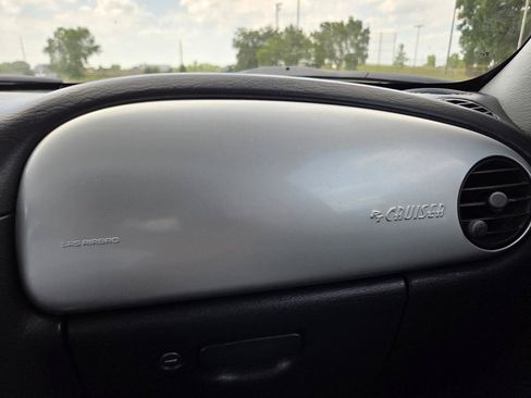 Used 2004 Chrysler PT Cruiser Limited FWD image 18