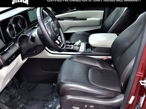 Used 2024 Kia Carnival EX FWD image 10