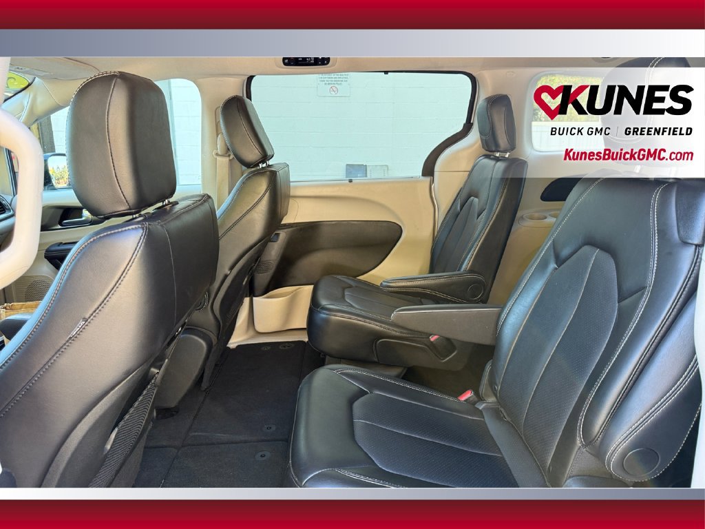 Used 2024 Chrysler Pacifica Touring-L FWD image 36