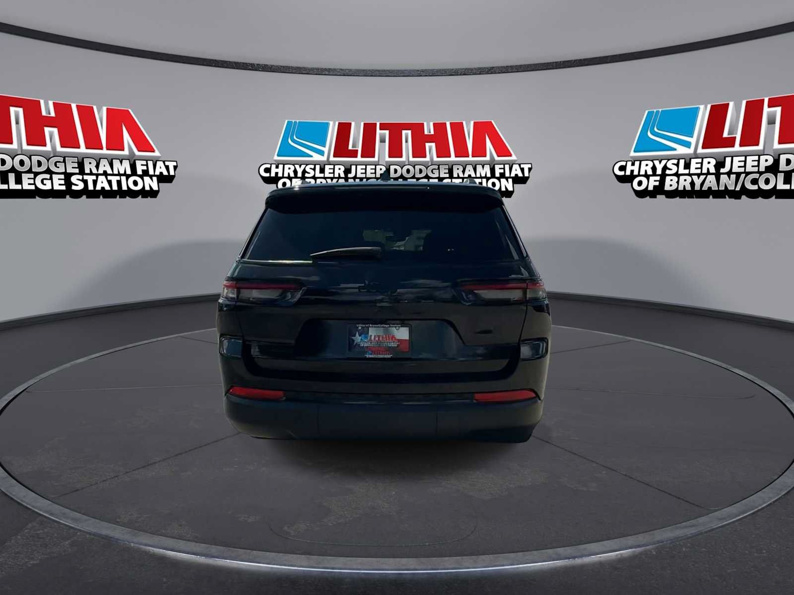 Used 2023 Jeep Grand Cherokee L Laredo AWD/4WD image 7
