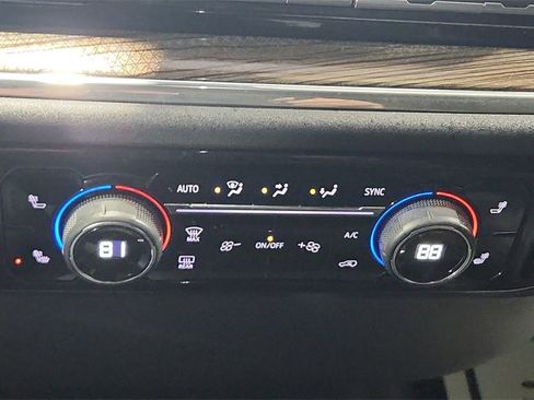 Used 2024 Chevrolet Silverado 1500 LT image 23