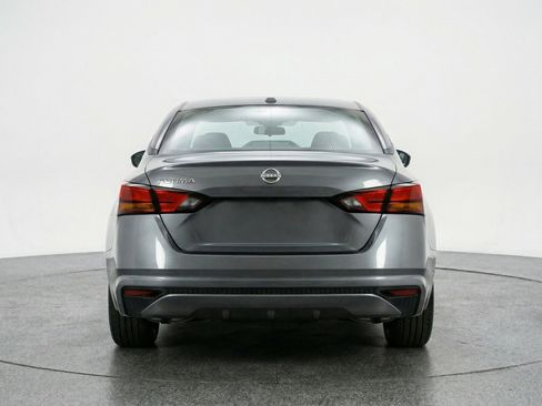 Used 2025 Nissan Altima 2.5 SV FWD image 7