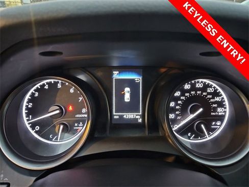 Used 2024 Toyota Camry SE image 12