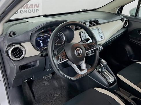 Used 2020 Nissan Versa SV image 32