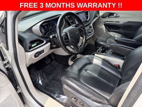Used 2021 Chrysler Pacifica Touring-L FWD image 37