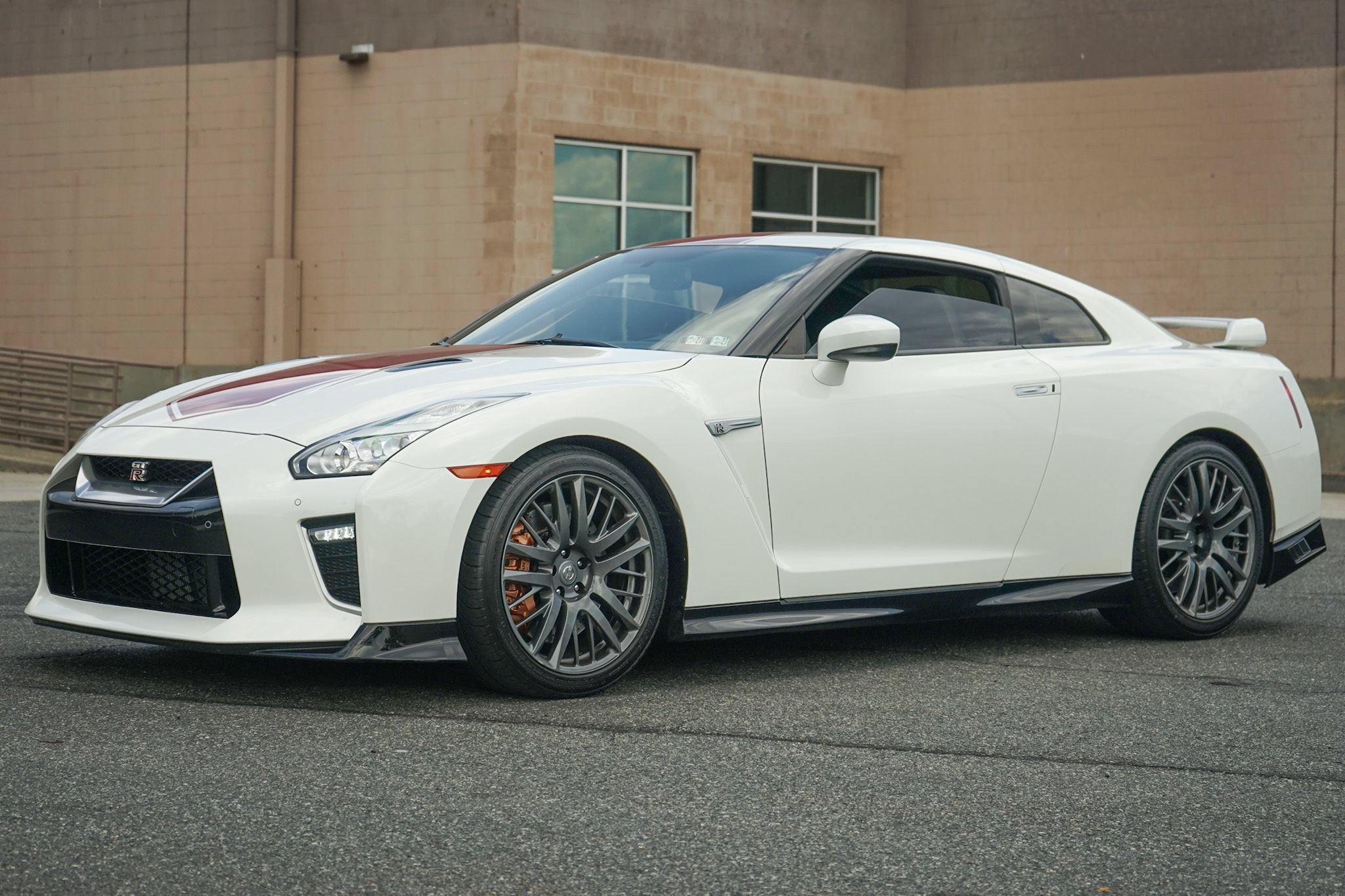 Used 2020 Nissan GT-R Premium AWD/4WD image 2