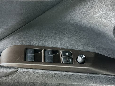 Used 2024 Toyota Camry SE image 15