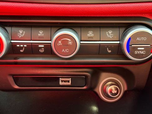 Used 2021 Alfa Romeo Giulia Ti w/ Nero Edizione image 21