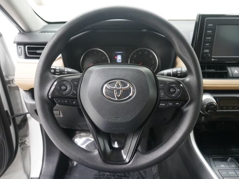 Used 2020 Toyota RAV4 XLE FWD image 16