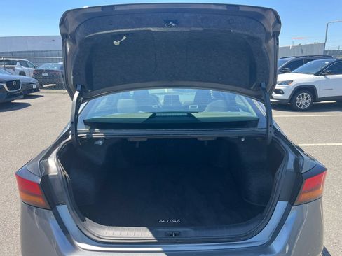 Used 2025 Nissan Altima 2.5 SV FWD image 31