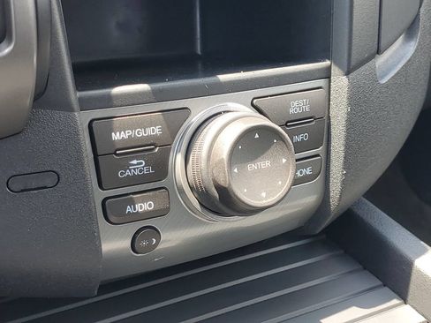 Used 2014 Honda Pilot Touring image 34