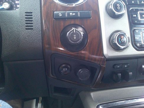 Used 2015 Ford F250 Lariat w/ Lariat Ultimate Package image 22