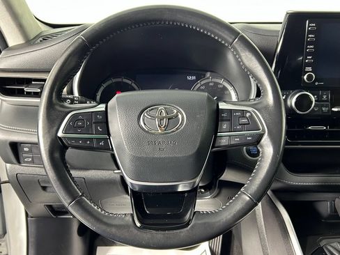 Used 2021 Toyota Highlander XLE AWD/4WD image 29
