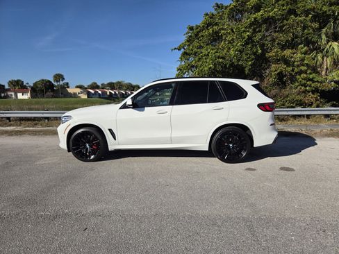 Used 2022 BMW X5 M50i w/ Executive Package image 7