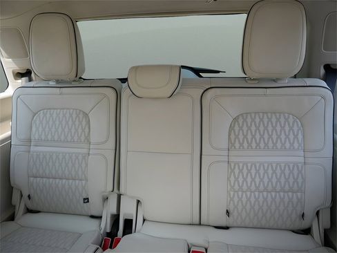 Used 2024 Lincoln Navigator Black Label image 17