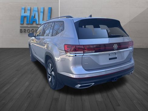 Certified 2025 Volkswagen Atlas SE image 12