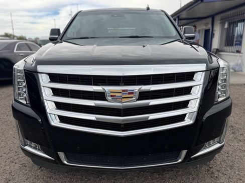 Used 2016 Cadillac Escalade Luxury image 2