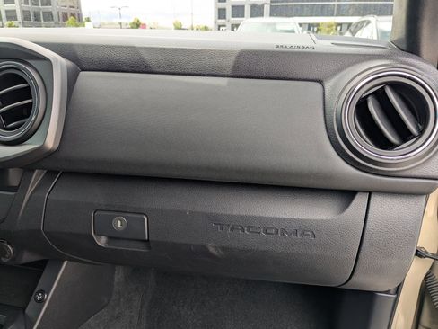 Used 2019 Toyota Tacoma TRD Sport AWD/4WD image 29