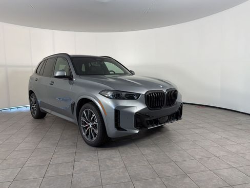 New 2026 BMW X5 xDrive40i w/ M Sport Package AWD/4WD image 7
